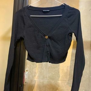 Black 3 button cropped sweater